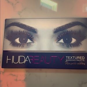 Huda Beauty Textured Palette